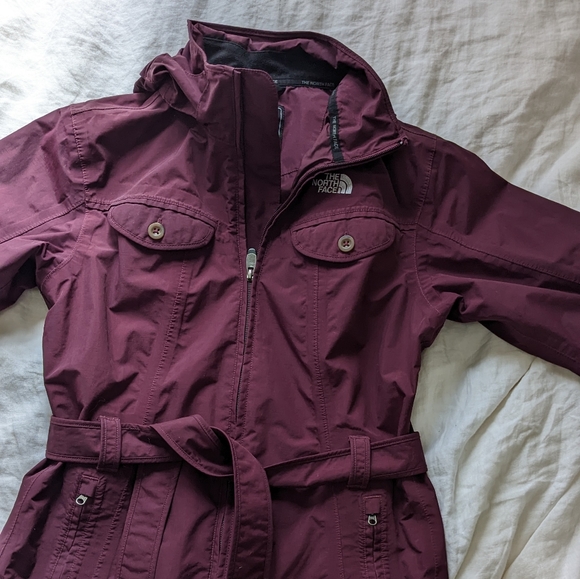 The North Face Fall Wine Raspberry Windbreaker with Removable Hood - Picture 10 of 10